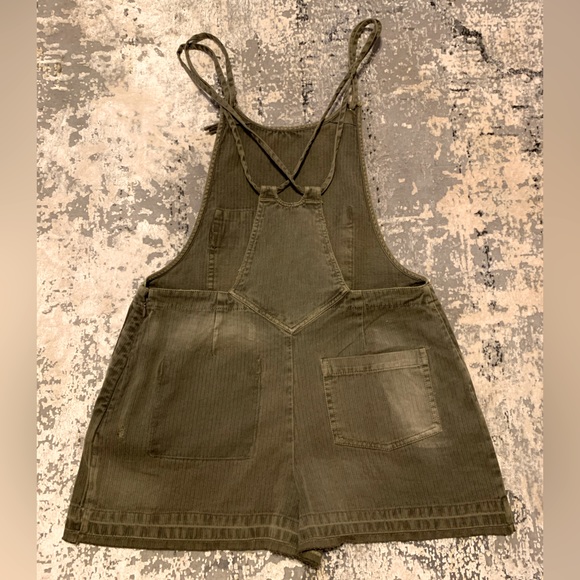 Free People Distressed Olive Green Shortalls Size Small - Picture 3 of 3